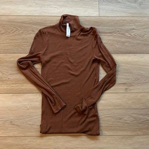 NWT Wilfred / Aritzia Turtleneck Sweater